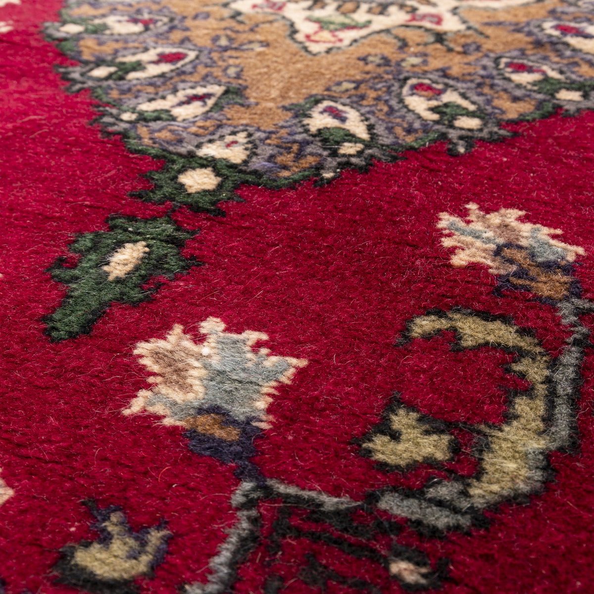 Hasenek - (3'2" x 6'2") Oriental Turkish Rug