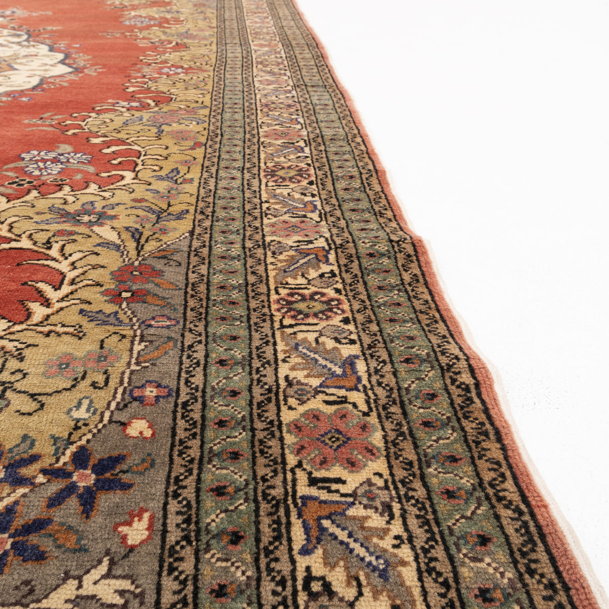 Beyratun - (5'5" x 8'2") Oriental Turkish Rug