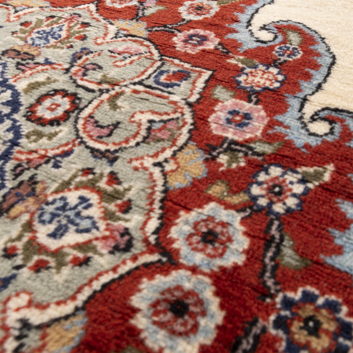 Gulaberti - (5'1" x 8'6") Oriental Turkish Rug