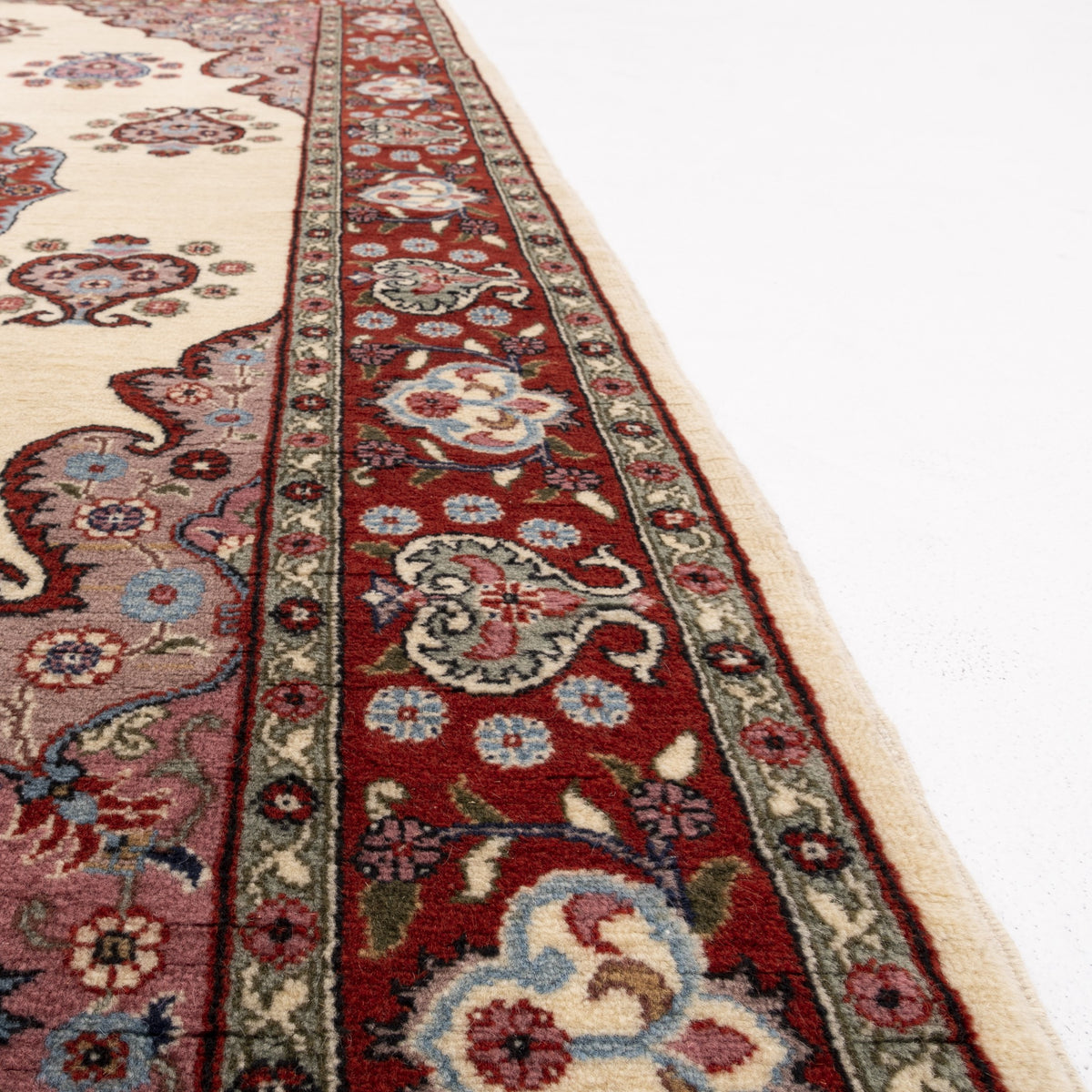 Gulaberti - (5'1" x 8'6") Oriental Turkish Rug