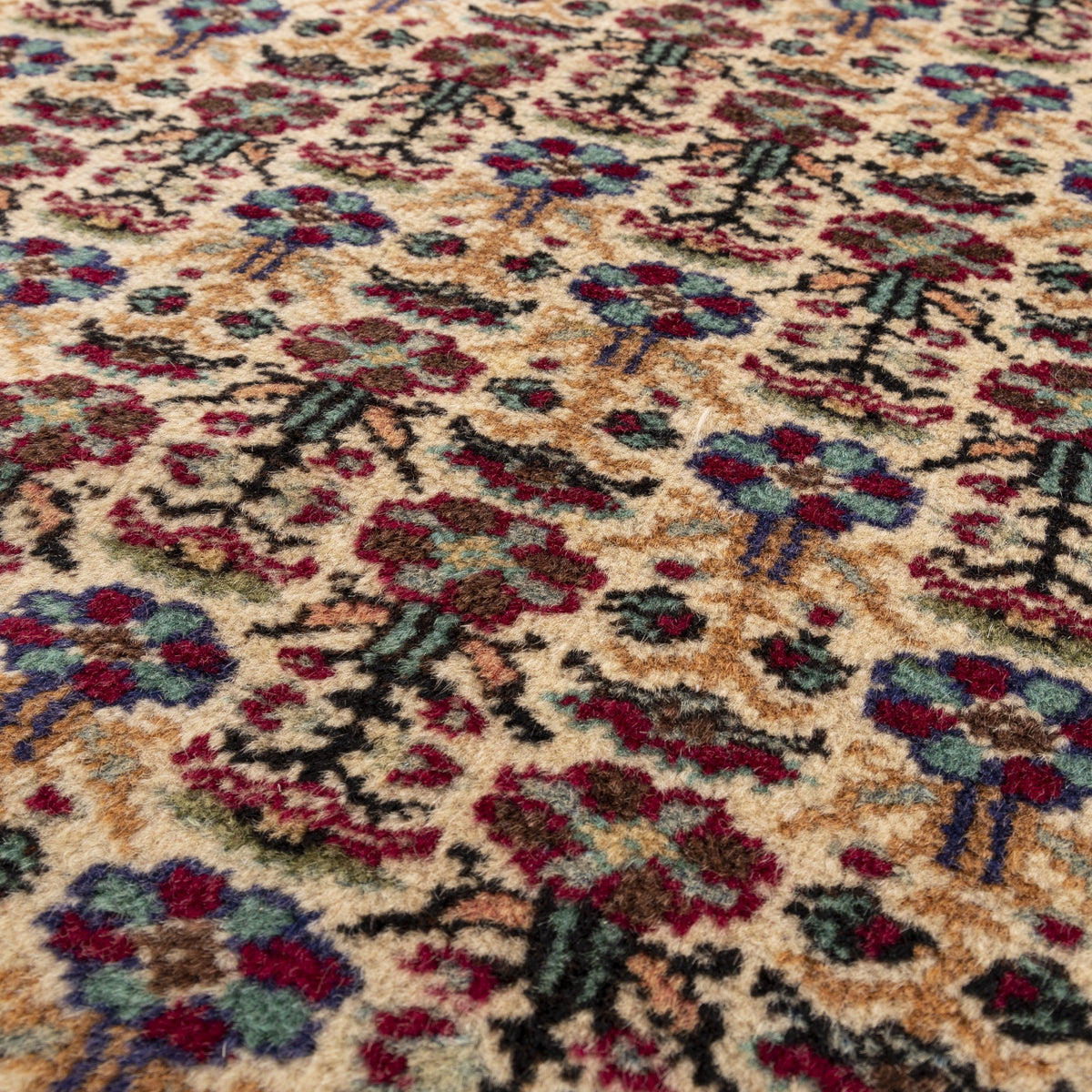 Helvan - (6'9" x 9'4") Oriental Turkish Rug