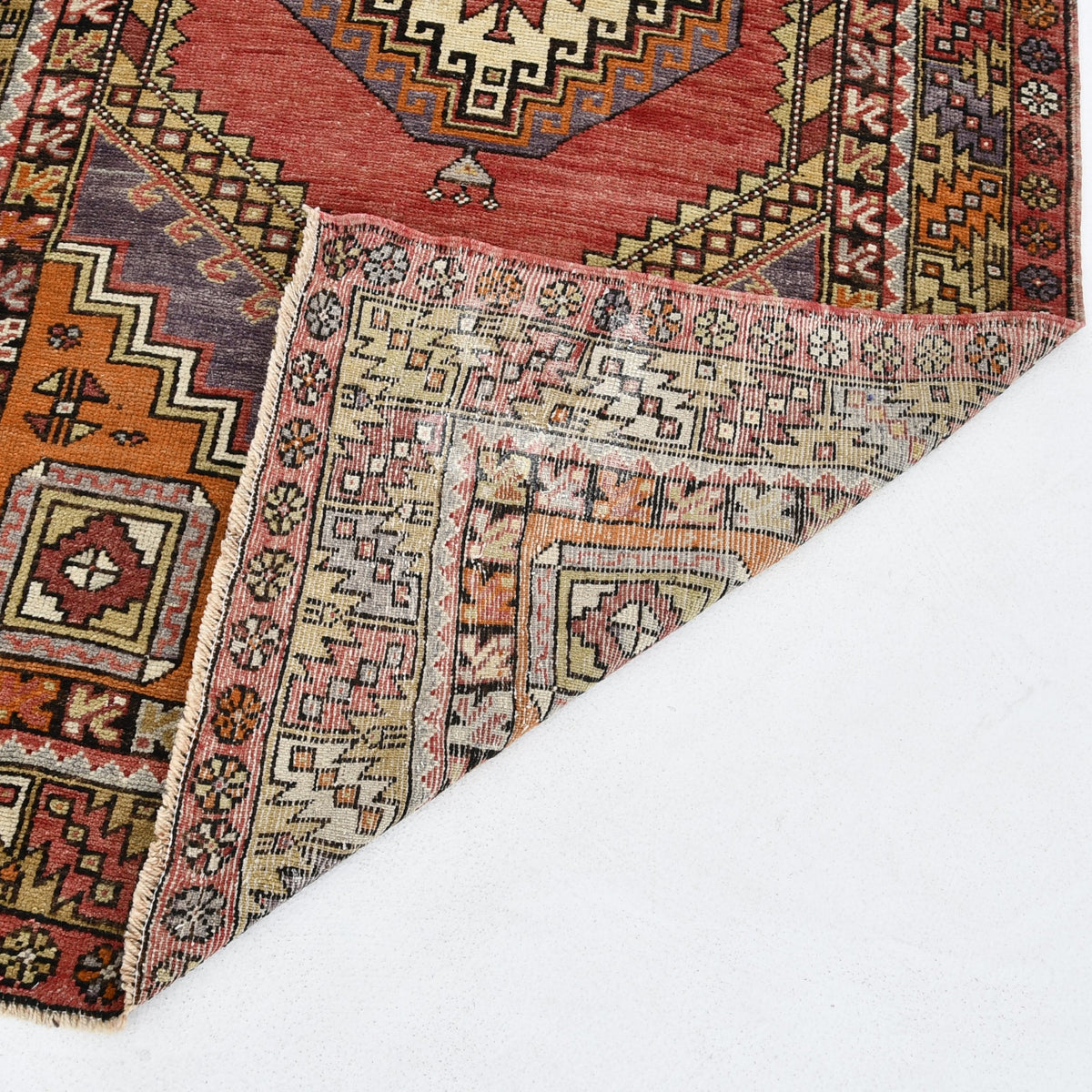 Ampoun - (3'7" x 6'9") Vintage Turkish Rug