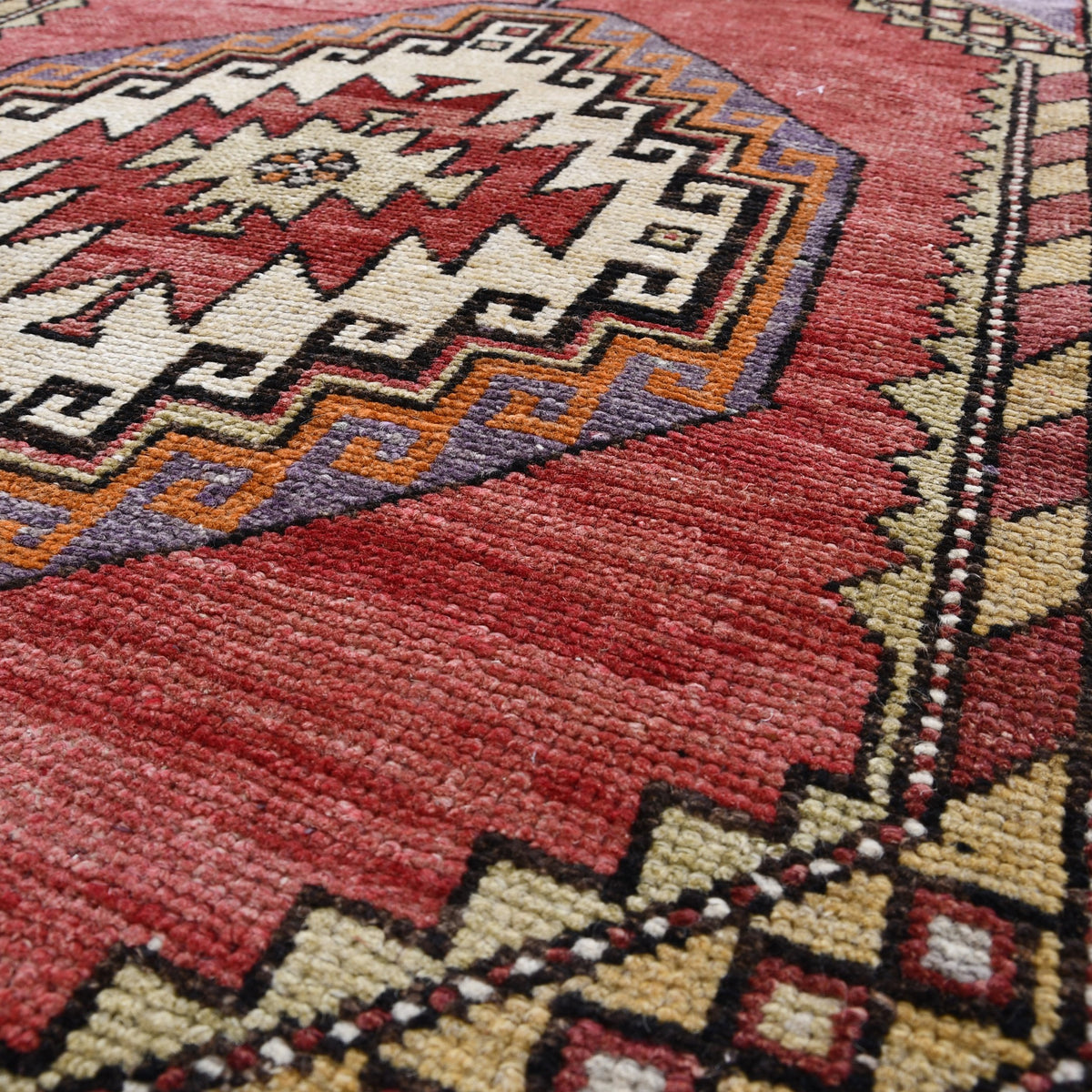 Ampoun - (3'7" x 6'9") Vintage Turkish Rug