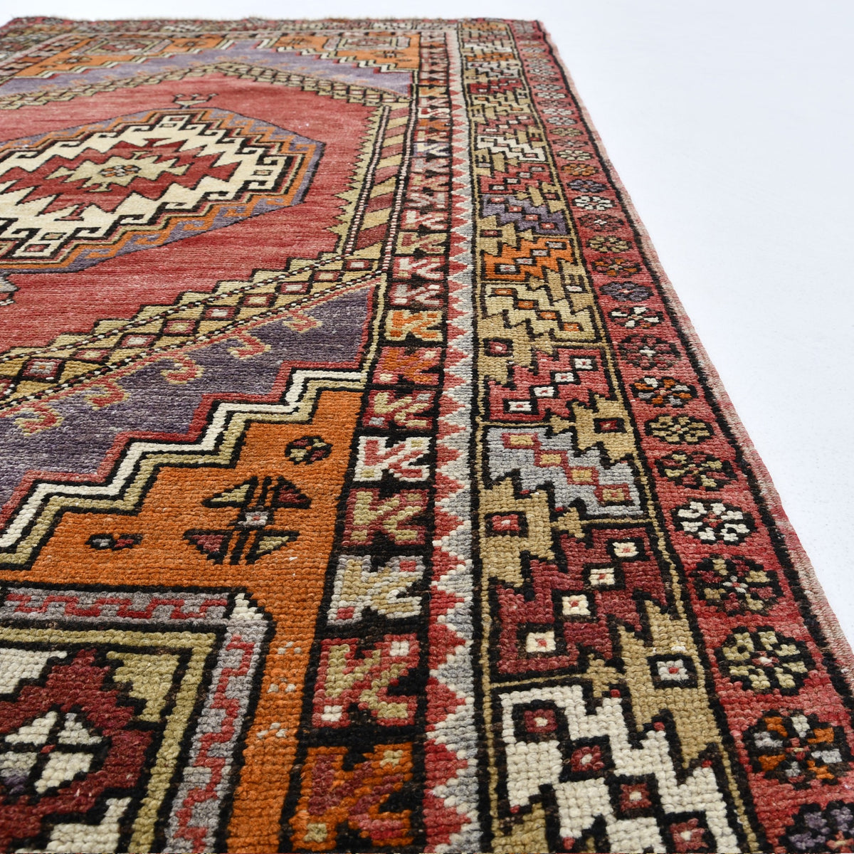 Ampoun - (3'7" x 6'9") Vintage Turkish Rug