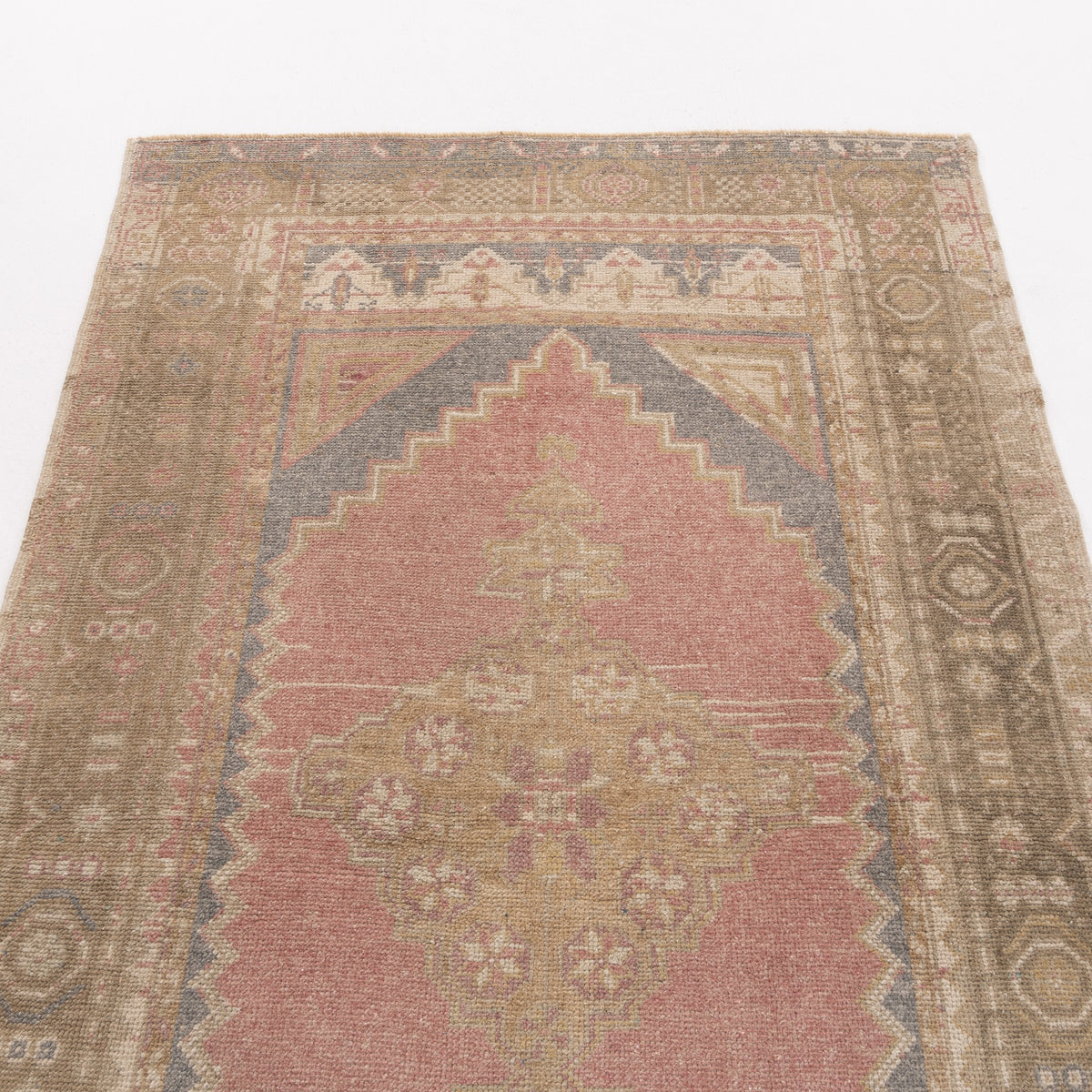 Hacikadem - (3'10" x 6'8") Vintage Turkish Rug