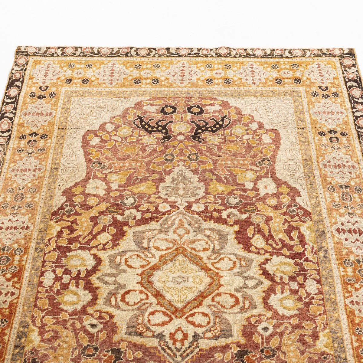 Madnavank - (4'6" x 6'7") Oriental Turkish Rug