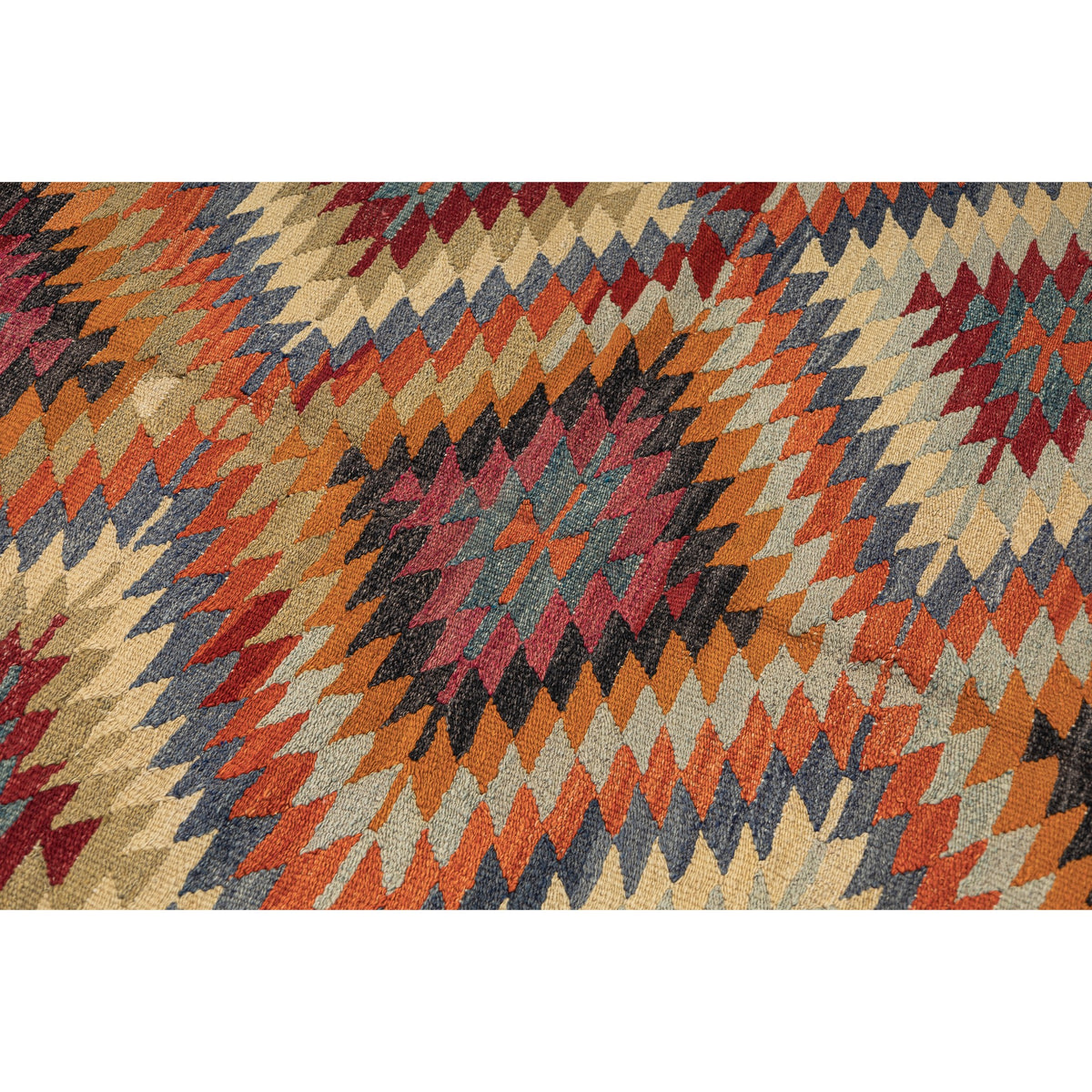 Irmans - (4'11'' x 8'8'') Vintage Turkish Kilim