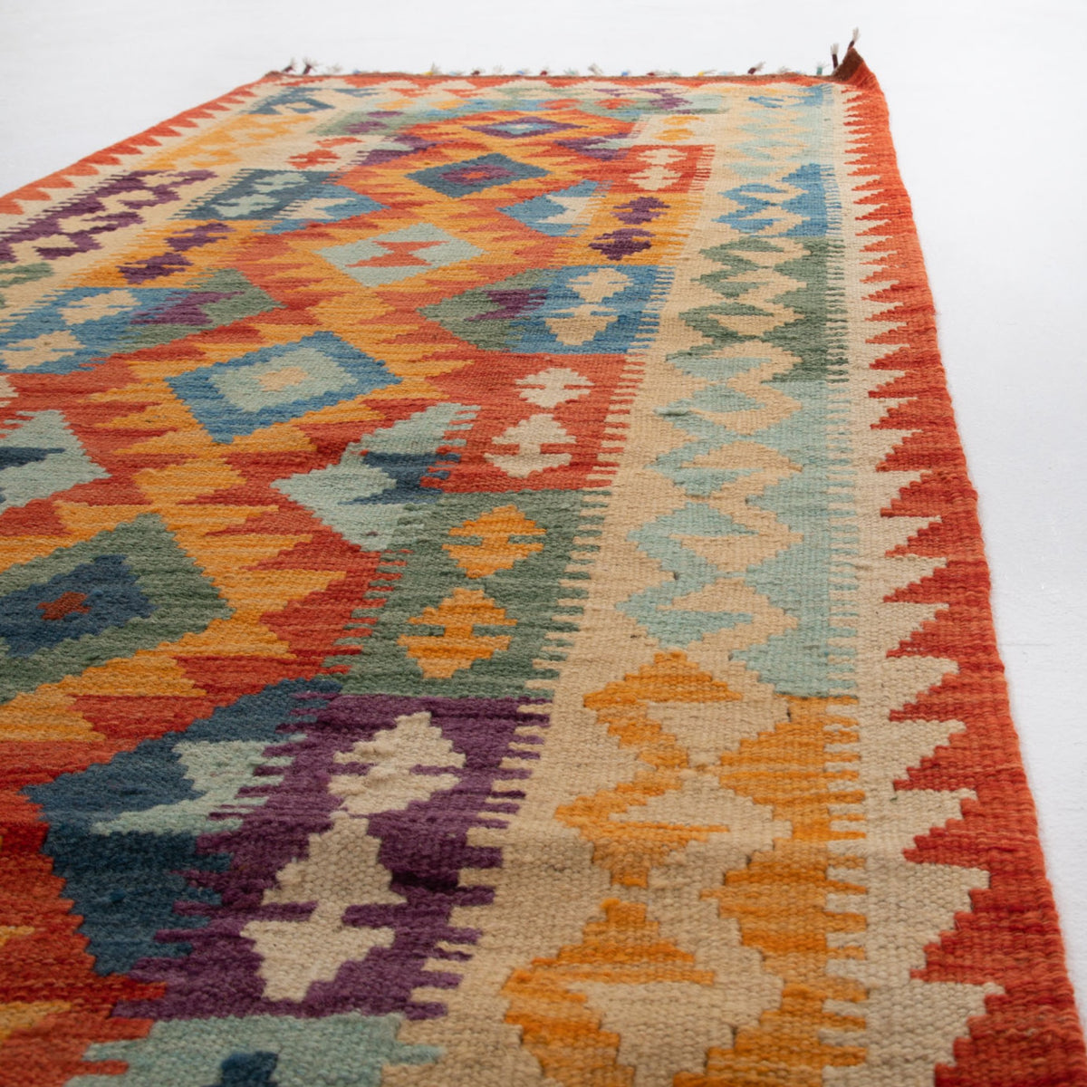 Tavra - (2'4'' x 6'3'') Vintage Turkish Kilim