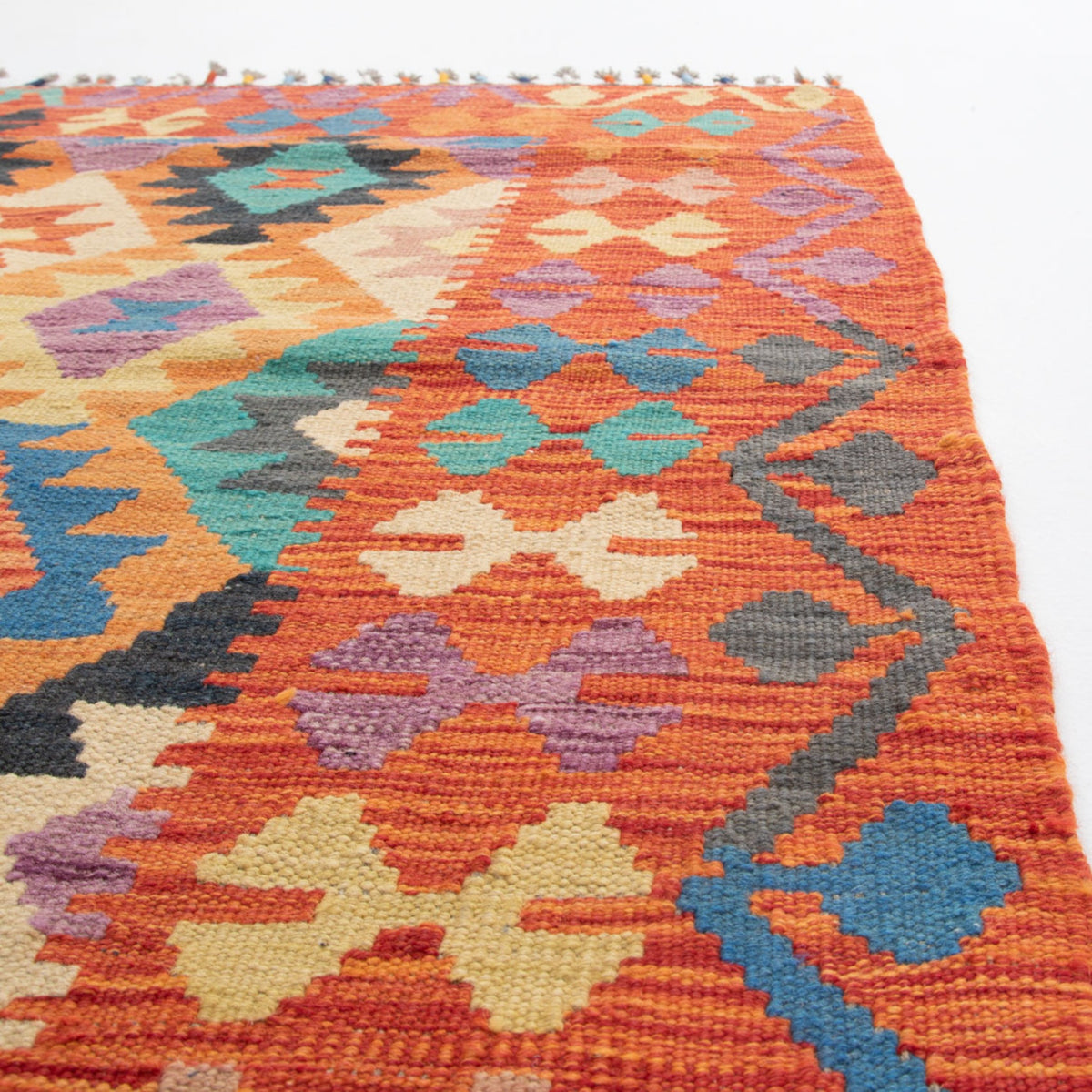 Tamzara - (3'6'' x 4'8'') Vintage Turkish Kilim