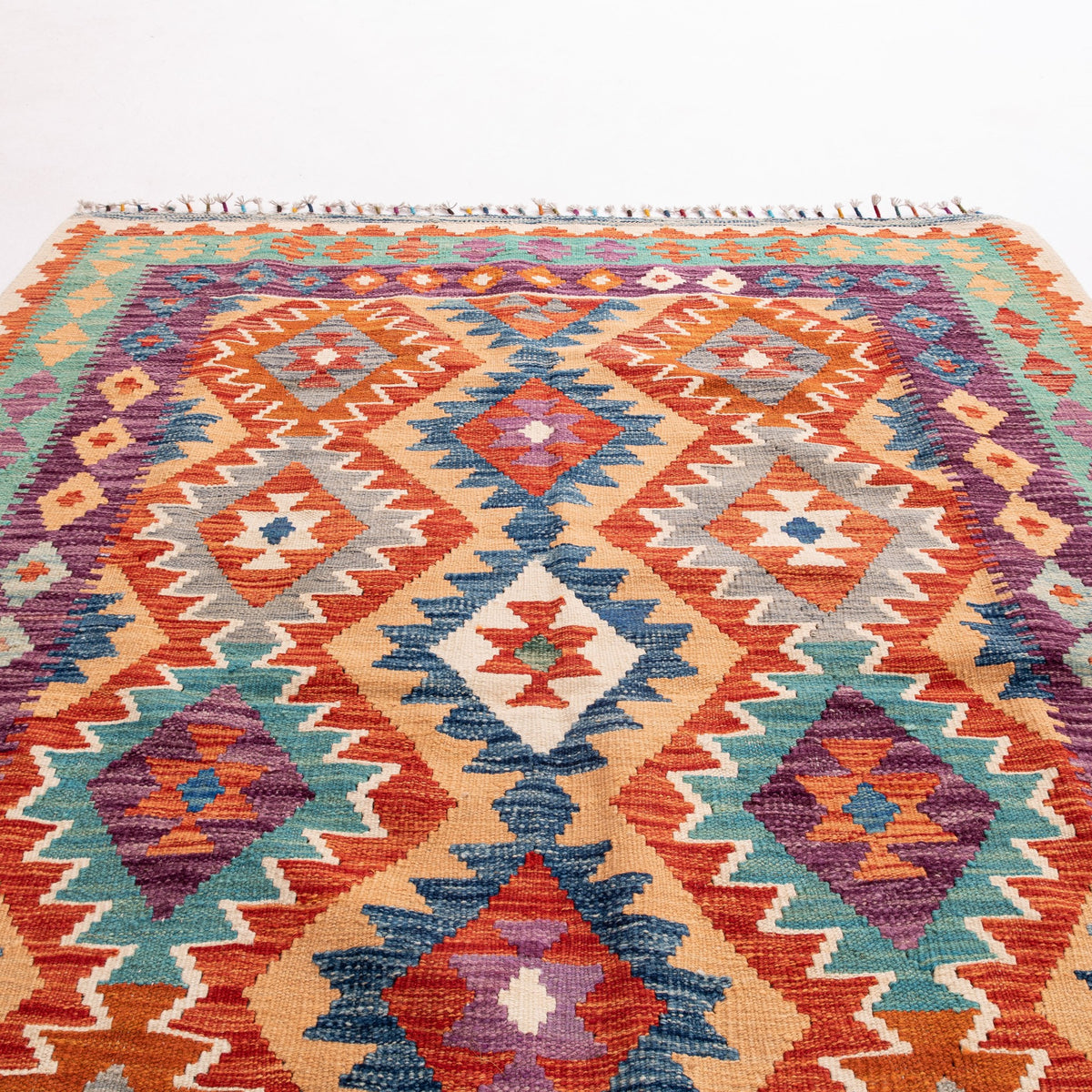 Myan - (4'11'' x 6'7'') Vintage Turkish Kilim