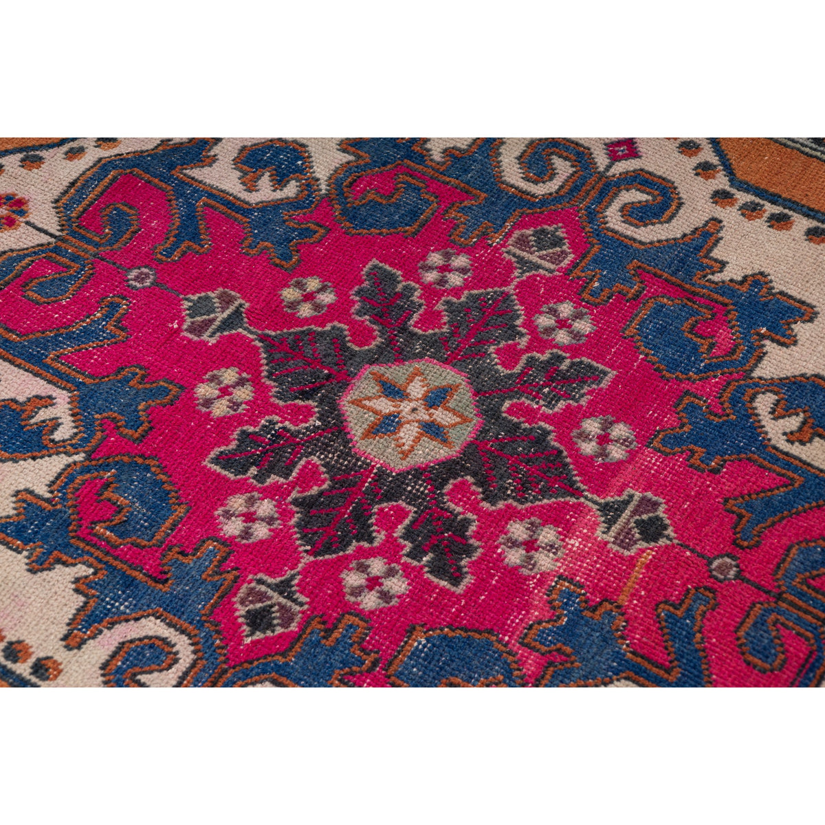 Nisibina - (4'7" x 7'10") Vintage Turkish Rug