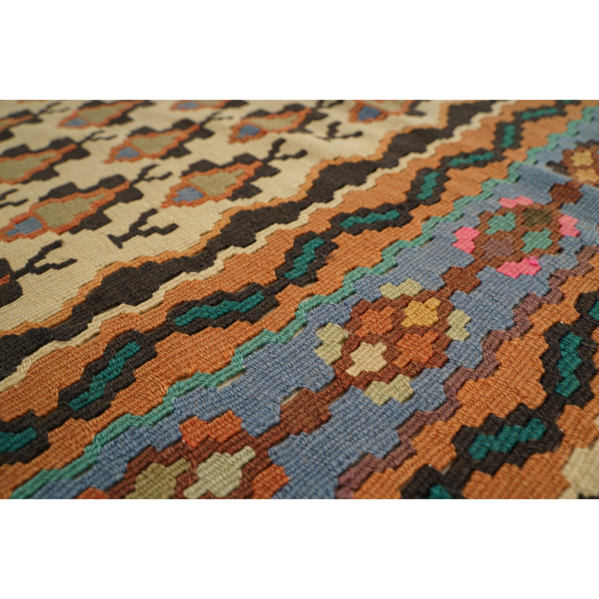 Tamagerd - (3'11" x 5'3") Vintage Turkish Kilim