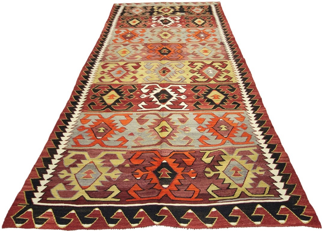 Yunak - (5'3" x 12'5") Vintage Turkish Kilim