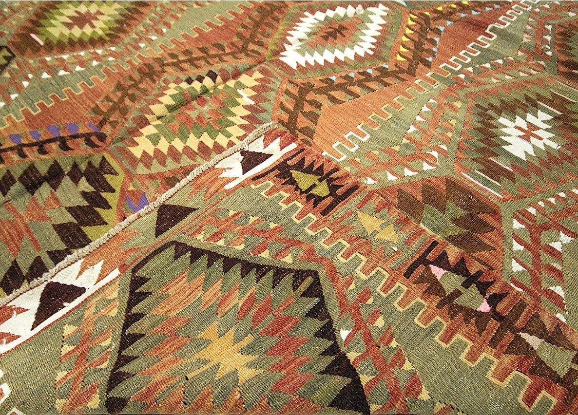 Omurca - (5'3" x 8'6") Vintage Turkish Kilim